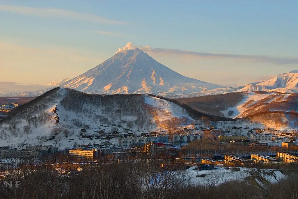 Камчатка Петропавловск-Камчатский. Дальний Восток Петропавловск-Камчатский. Вулканная 27 Петропавловск-Камчатский. Петропавловск-Камчатский между сопками.