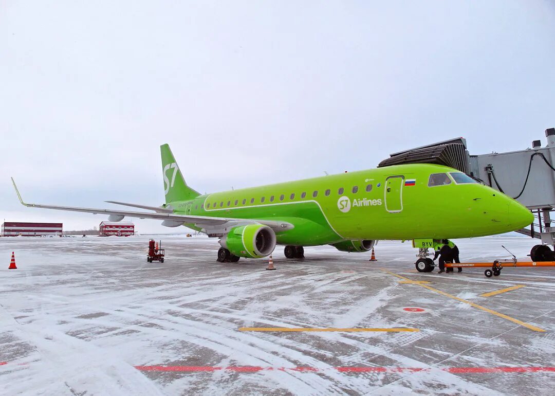 Embraer 170 самолет. Эмбраер 170 s7. Самолет Embraer 170 авиакомпании s7. Embraer 170 в Толмачево. Embraer 170 s7