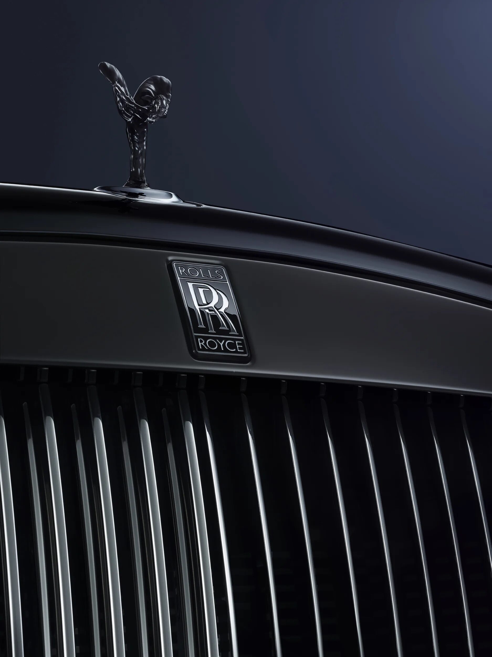 Rolls royce badge. Черный Роллс Ройс. Роллс Ройс Блэк бейдж. Rolls Royce Phantom Black badge. Rolls Royce Phantom значок.