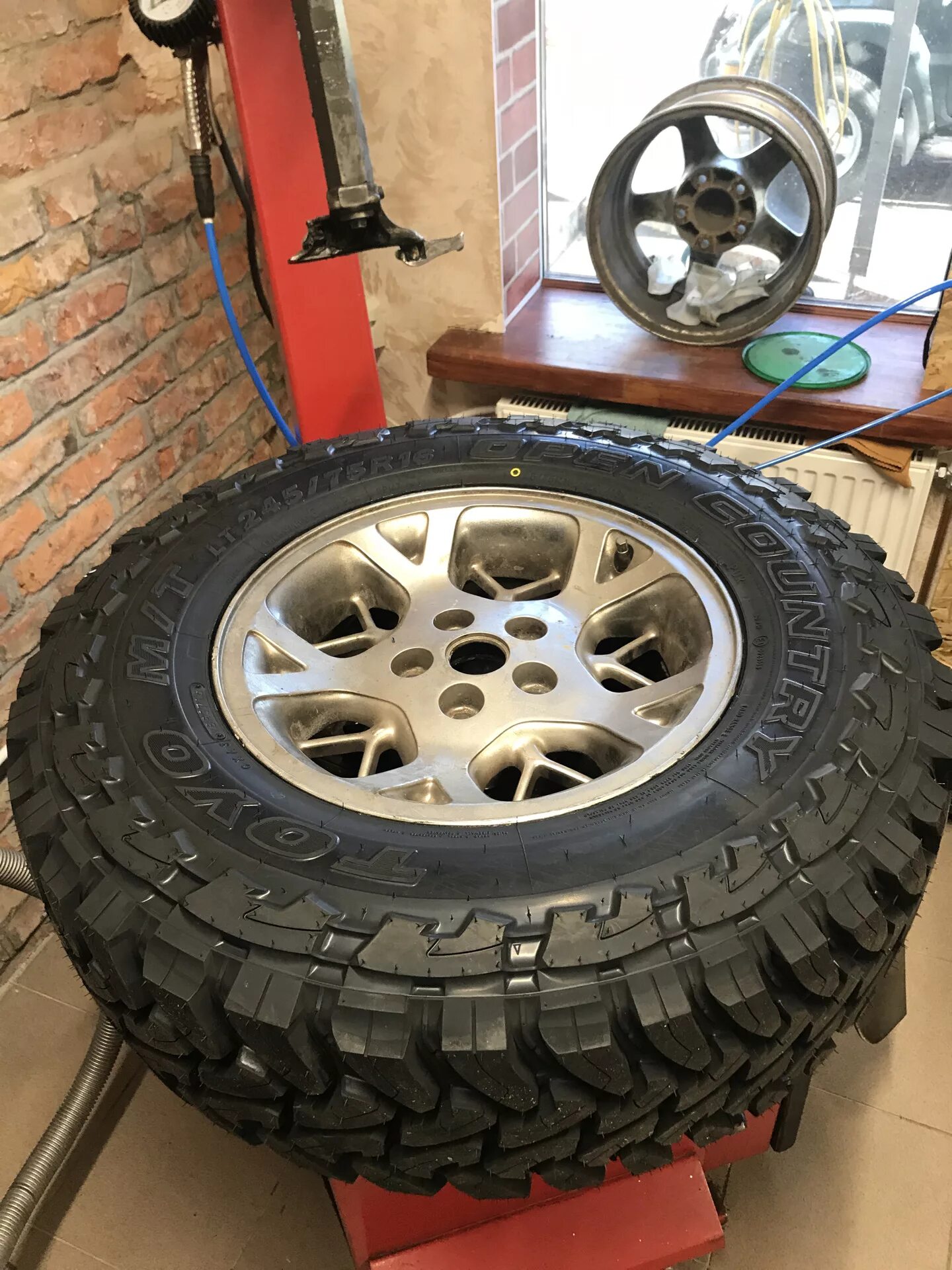 Мт резина 245 75 16. Toyo MT 245/75 r16. 245/75 R16. Jeep KJ 245 75 r16. Шина Toyo open Country 245 75 r16.