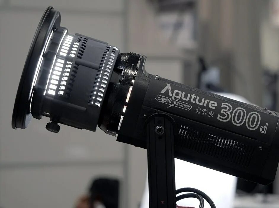 Aputure 300d. Aputure LS c300d II. Aputure 300. Aputure 300c.