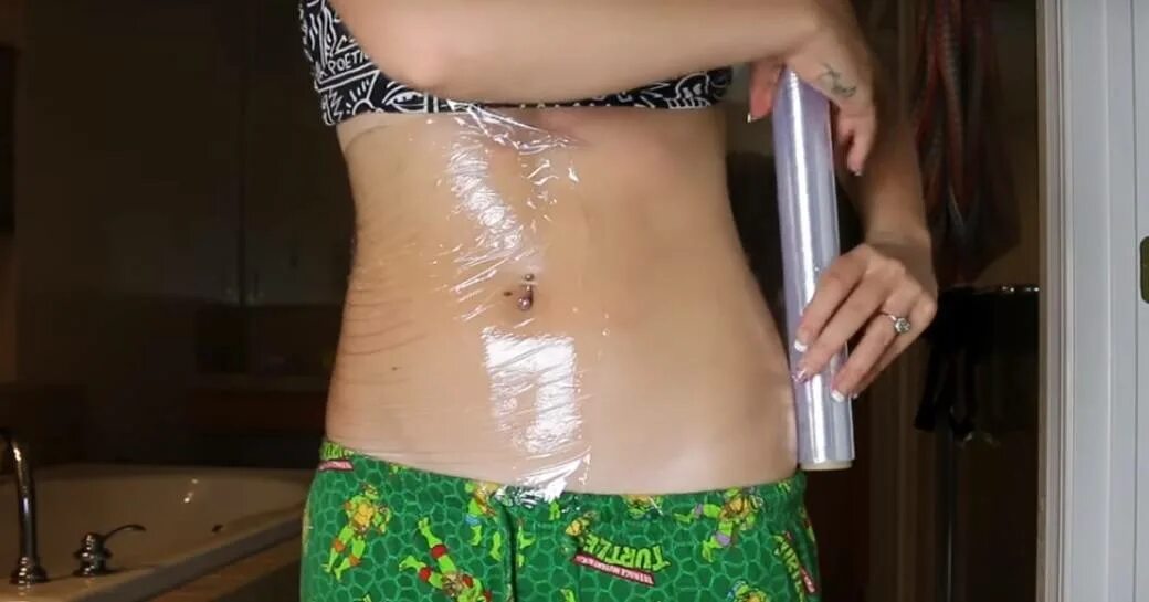 Пленка для обертывания тела для похудения. Обметывание для похудение. Обертывание живота. Обёртывание пищевой плёнкой живот. Обёртывание для похудения в домашних условиях.