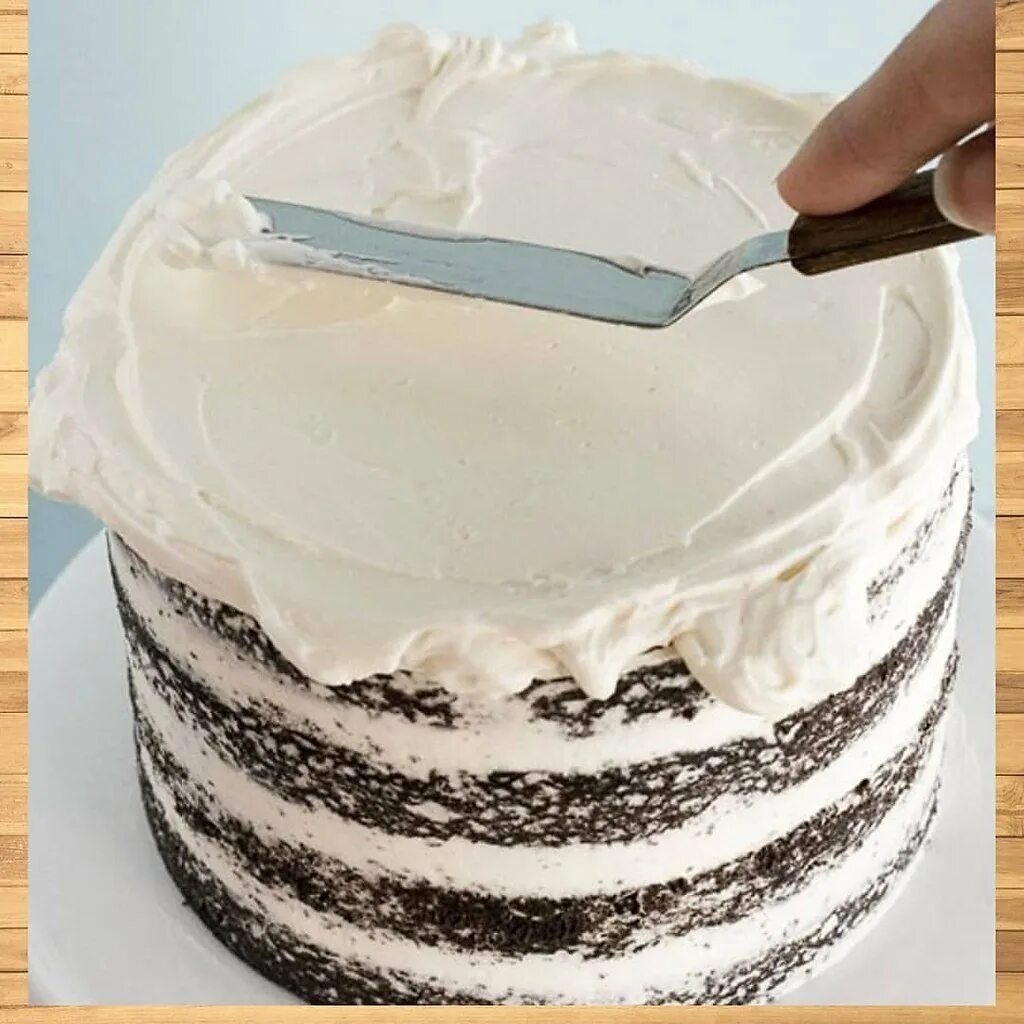 Как сделать правильный крем для торта. Крем-чиз для торта. Крем-чиз для торта торта. Торт с покрытием крем чиз. Крем-чиз для торта для выравнивания.