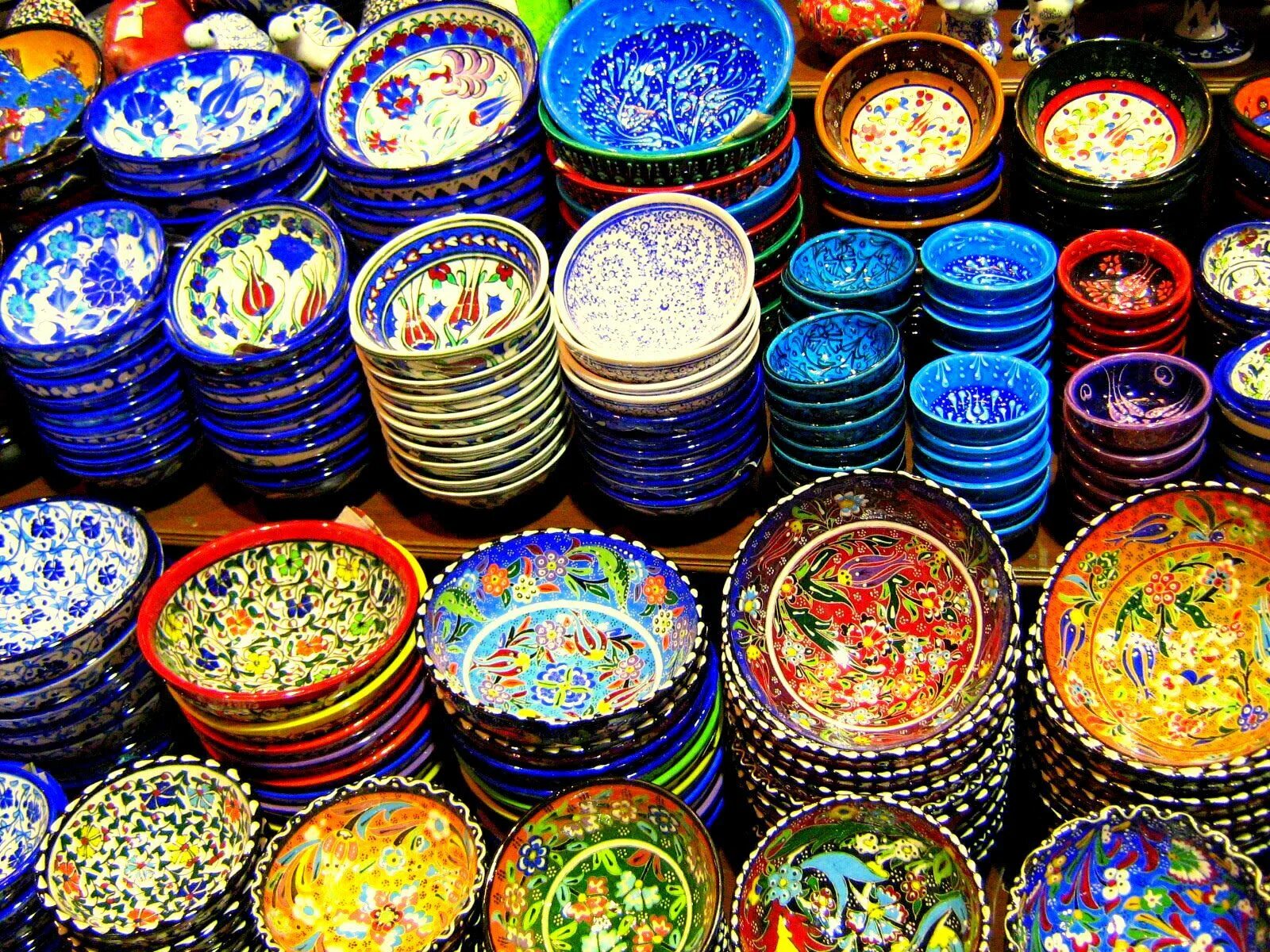 Где купить турецкие. Турецкие национальные сувениры. Таджикские национальные сувениры. Турецкая посуда. Турецкая посуда из керамики.