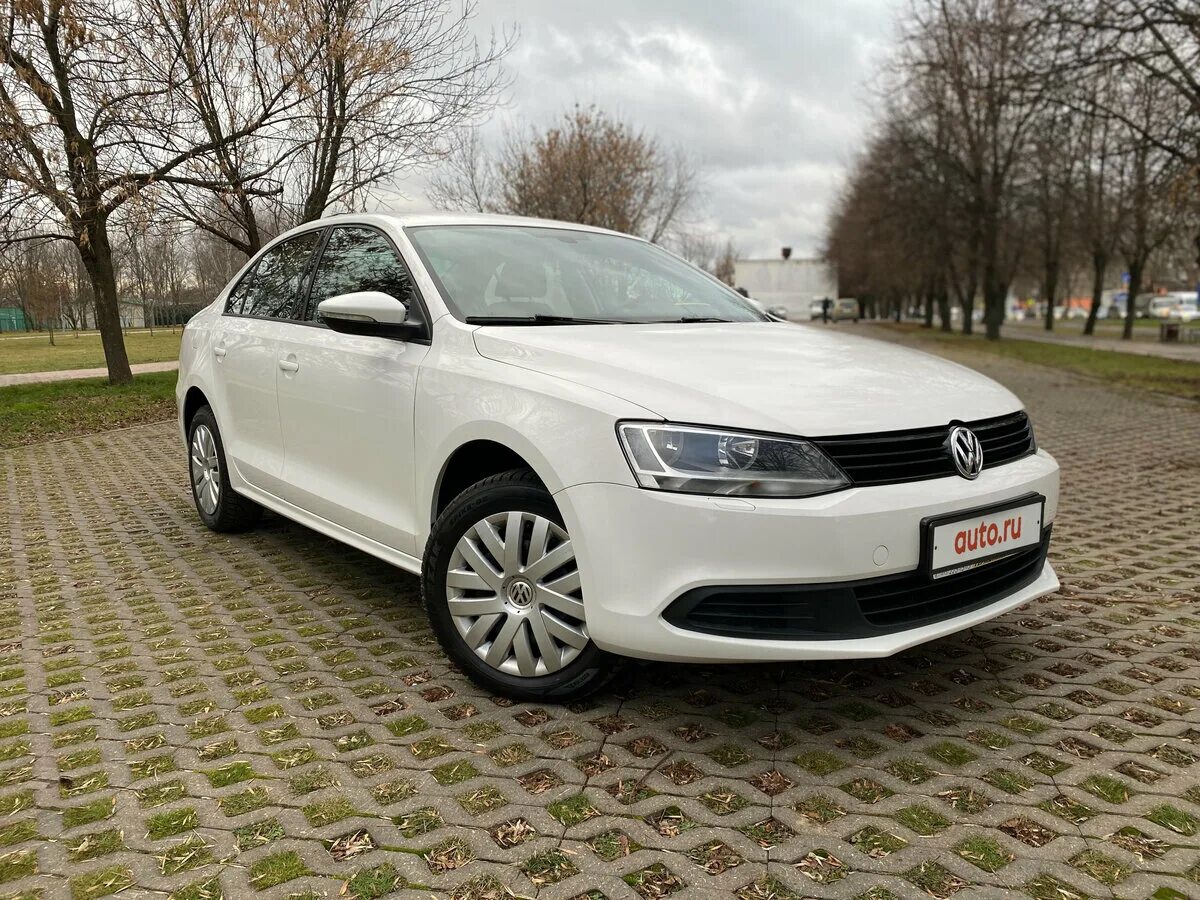 Фольксваген джетта 1.6 купить. Volkswagen Jetta 1.6 at 2013. Jetta 6 1.6. Джетта 1.6 105 л.с. Volkswagen Jetta 6 2013 белая.