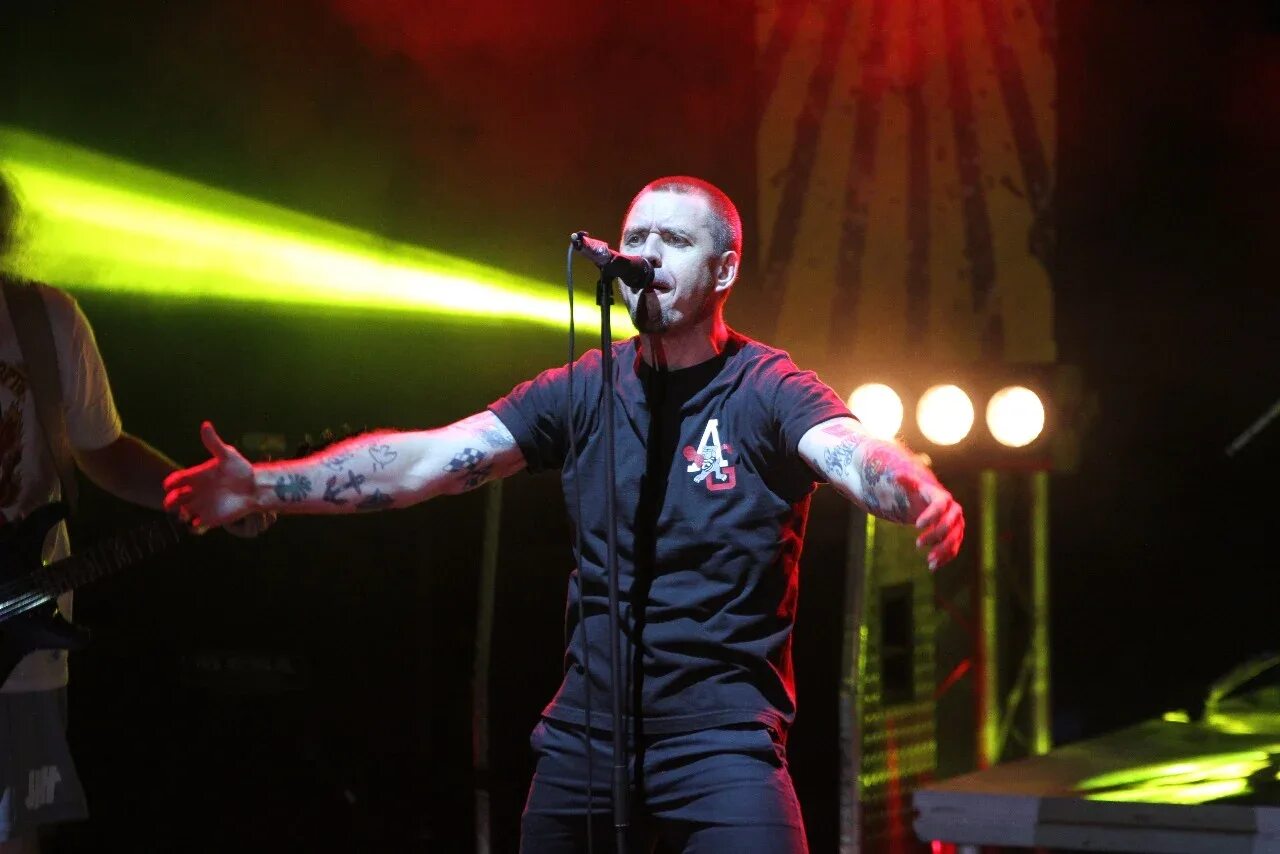 Ляпис трубецкой литва 2013. Ляпис трубецкой 2001. Ляпис трубецкой снежная королева. Ляпис трубецкой сейчас 2022. Группа ляпис трубецкой.