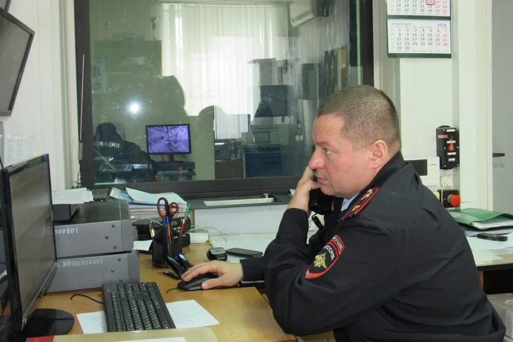 Единая дежурно-диспетчерская служба (еддс). Дежурная часть полиции. Оперативный дежурный полиции. Оперативный дежурный полиции. Дежурный по станции.