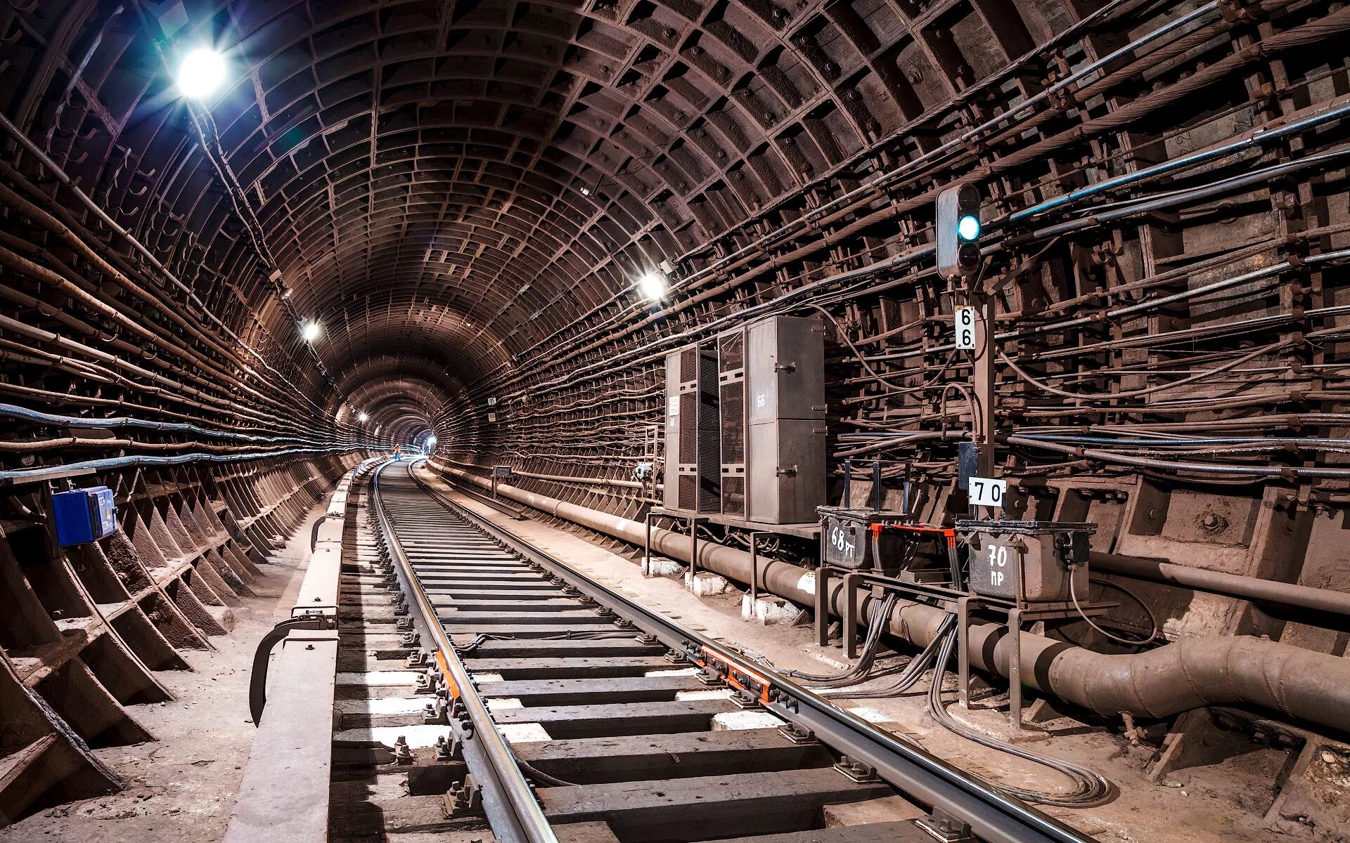 внутренности эскалатора. схема оборудованная станция релейной централизации. станция жд пост эц. конструкции космических станций. схема устройства водяной насосной станции.