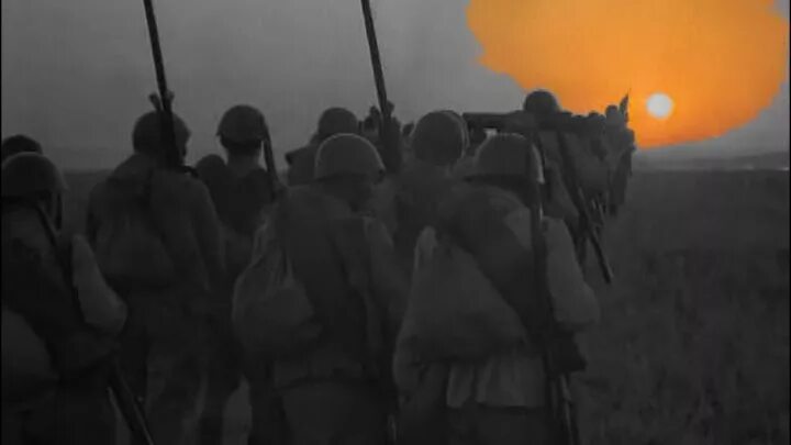 А закаты алые алые алые. Алый закат. Закат перед войной. Алые закаты отечественная война. Перед боем выстрелы.