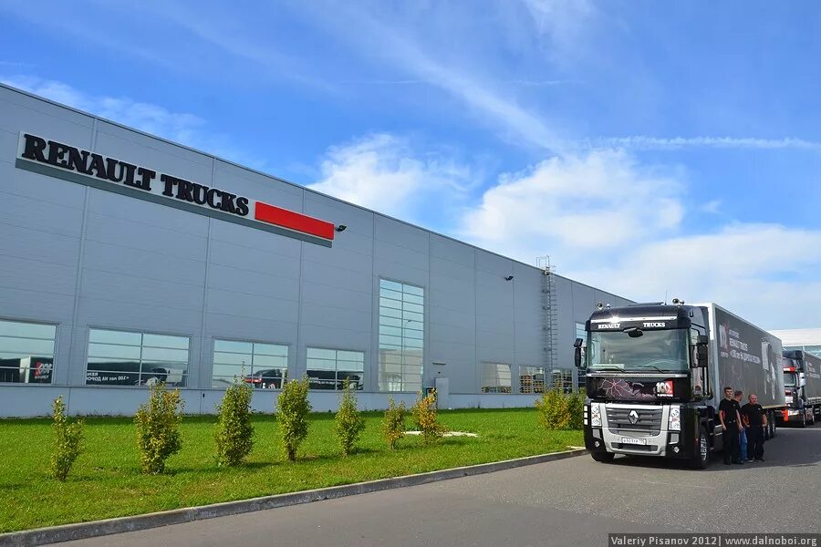 Грузовики калуга. Завод Renault Trucks в Блейнвиле. Миовени Дачия. Рено Армада. Завод Рено фото.