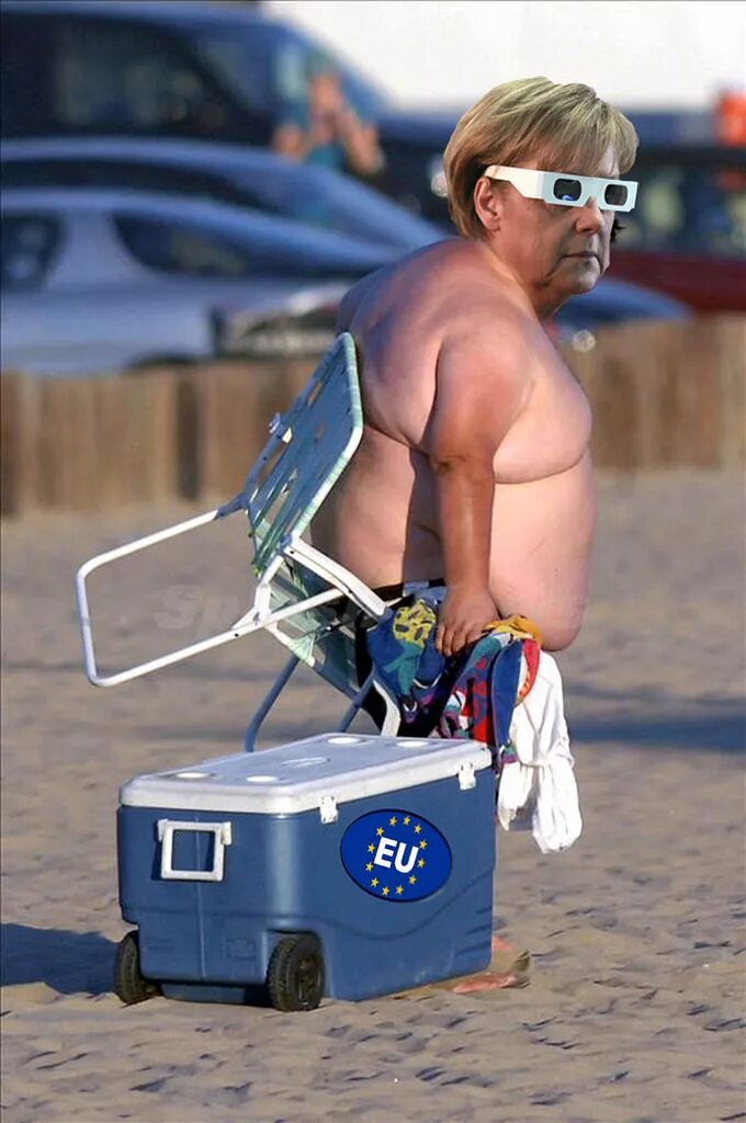 Жирные на пляже. Под толстяком. Под толстяком. Под толстяком. Жирный толстяк на пляже.