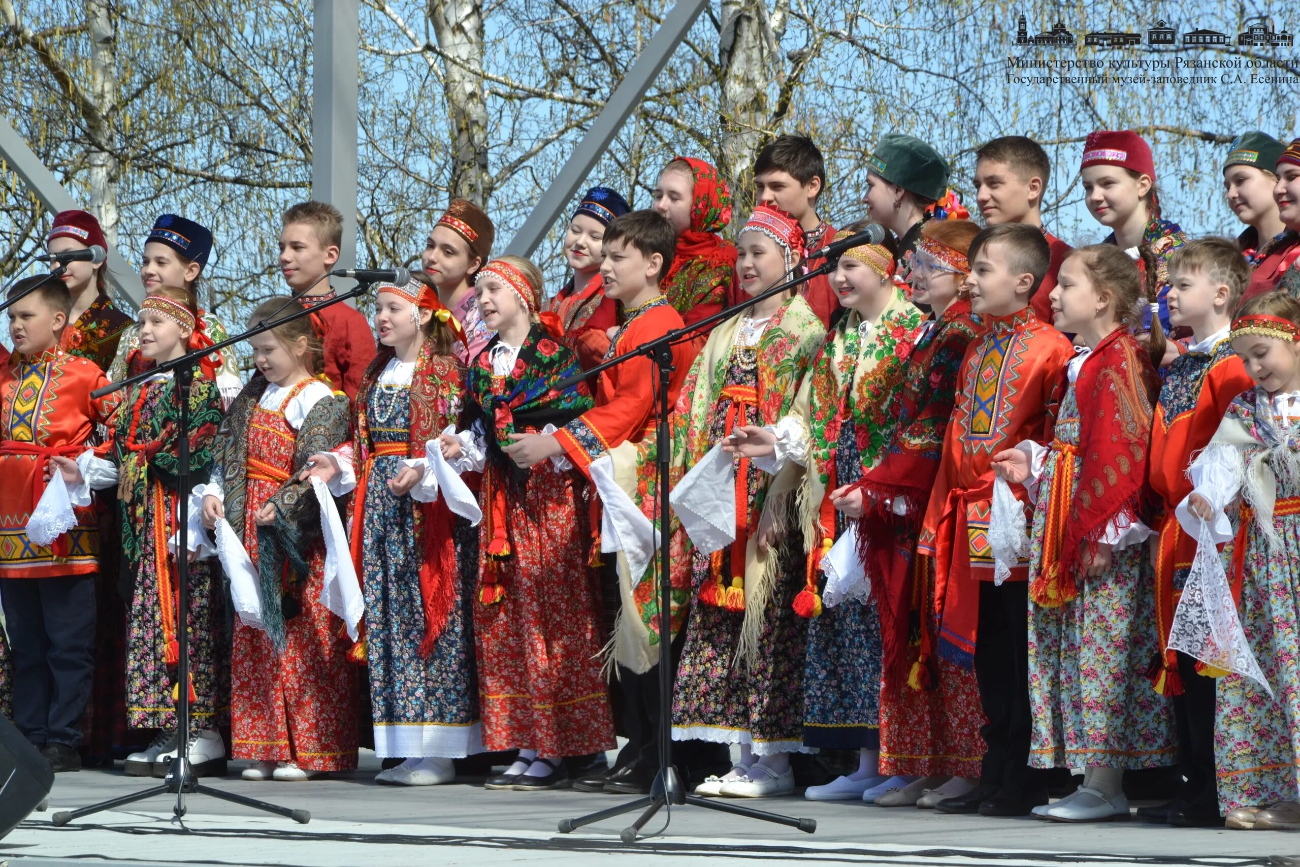 Красная горка праздник в 2025 году какого. Красная горка в константинове. красная горка в константинове 2025. красная горка рязань. гулянья на красную горку.