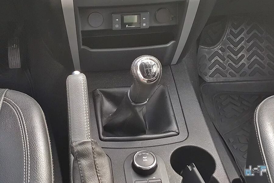 Рычаг скорости уаз 469. Уаз hunter 2005 рычаг коробки передач. Уаз скоростя. Переключения привода уаз хантер 2015. Рычаг переключения раздатки уаз патриот.