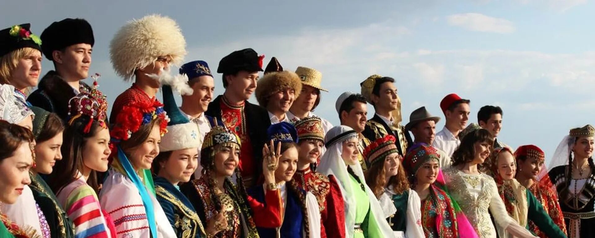 Население эстонии. Многонациональный народ крыма. Стойкий народ. Польский народный костюм женский. Народы якутии.