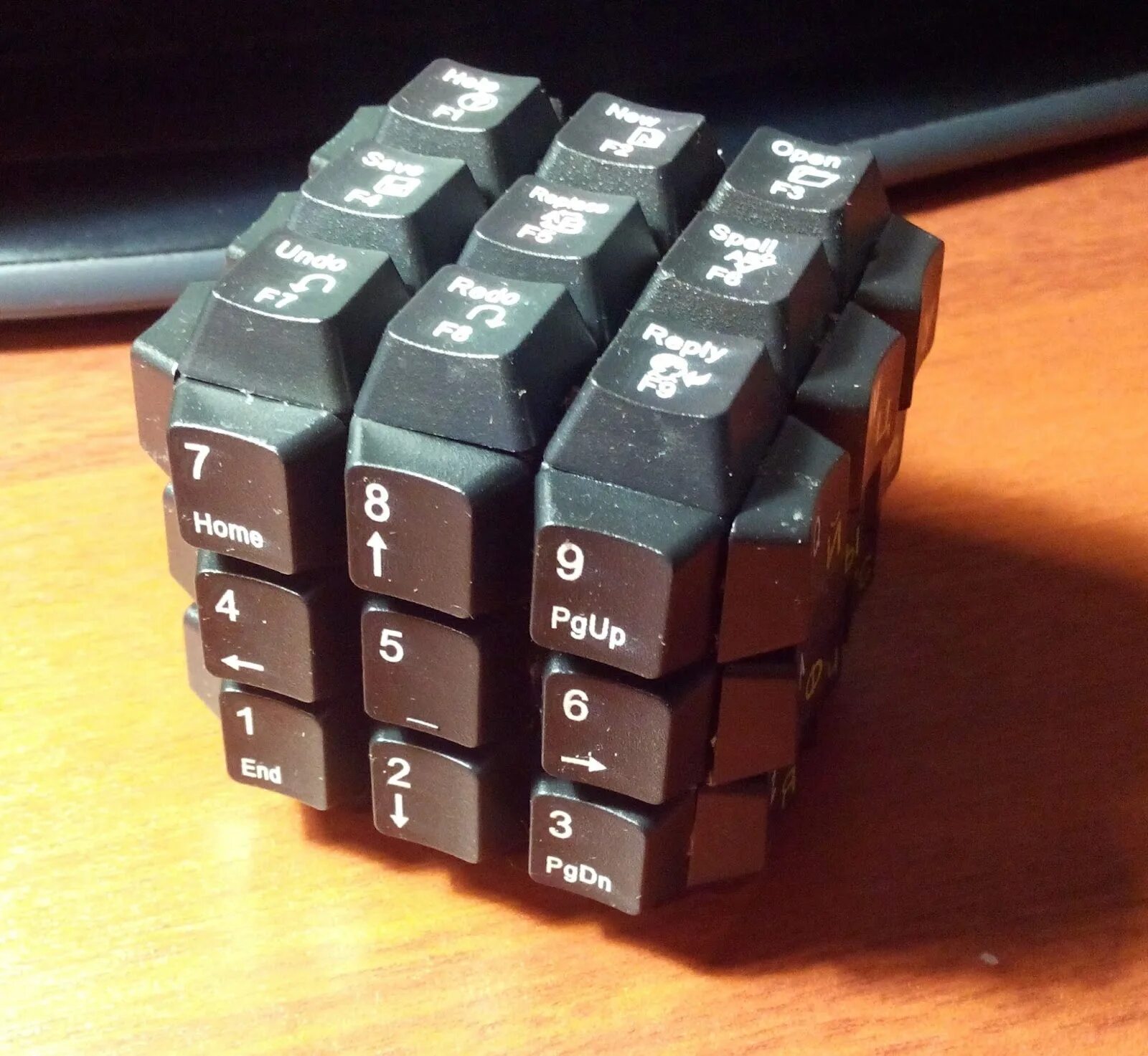 поделки из клавиатуры. панно из клавиатуры. поделки из клавиатуры. клавиатура кубик. поделки из клавиатуры своими руками.