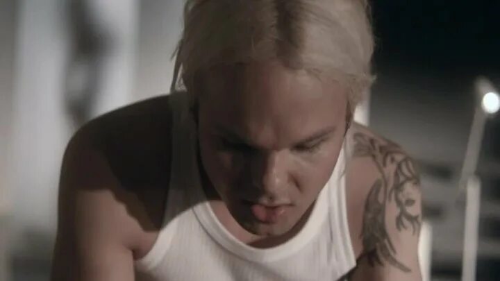 Rasmus livin you without. Rasmus living. расмус клипы. livin&#039; in a world without you от the rasmus. расмус хейлунд 2023.