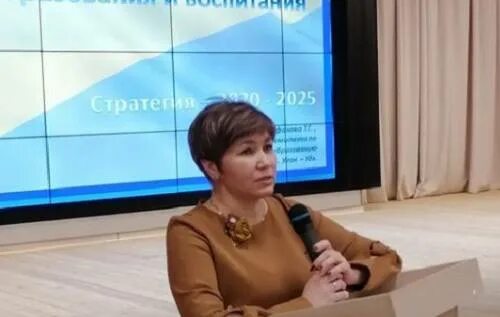 Комитет дошкольного улан удэ. Директор школы 32 улан-удэ. Логотип комитета по образованию улан-удэ. Эмблема комитет по образованию улан удэ. Эмблема комитет по образованию улан удэ.