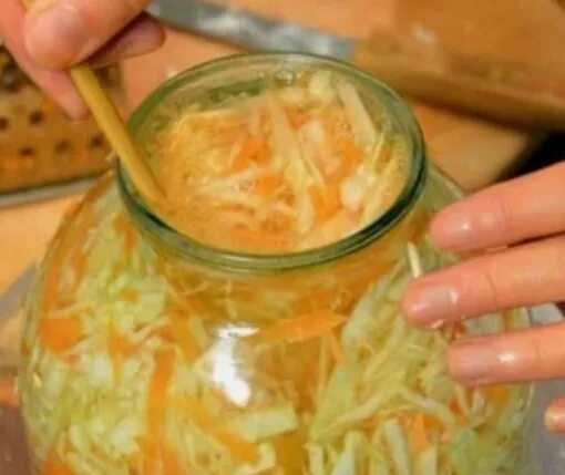 капуста при квашении пенится. капуста при квашении пенится. капуста при квашении пенится. капуста белокочанная квашеная. нижегородская квашеная капуста.