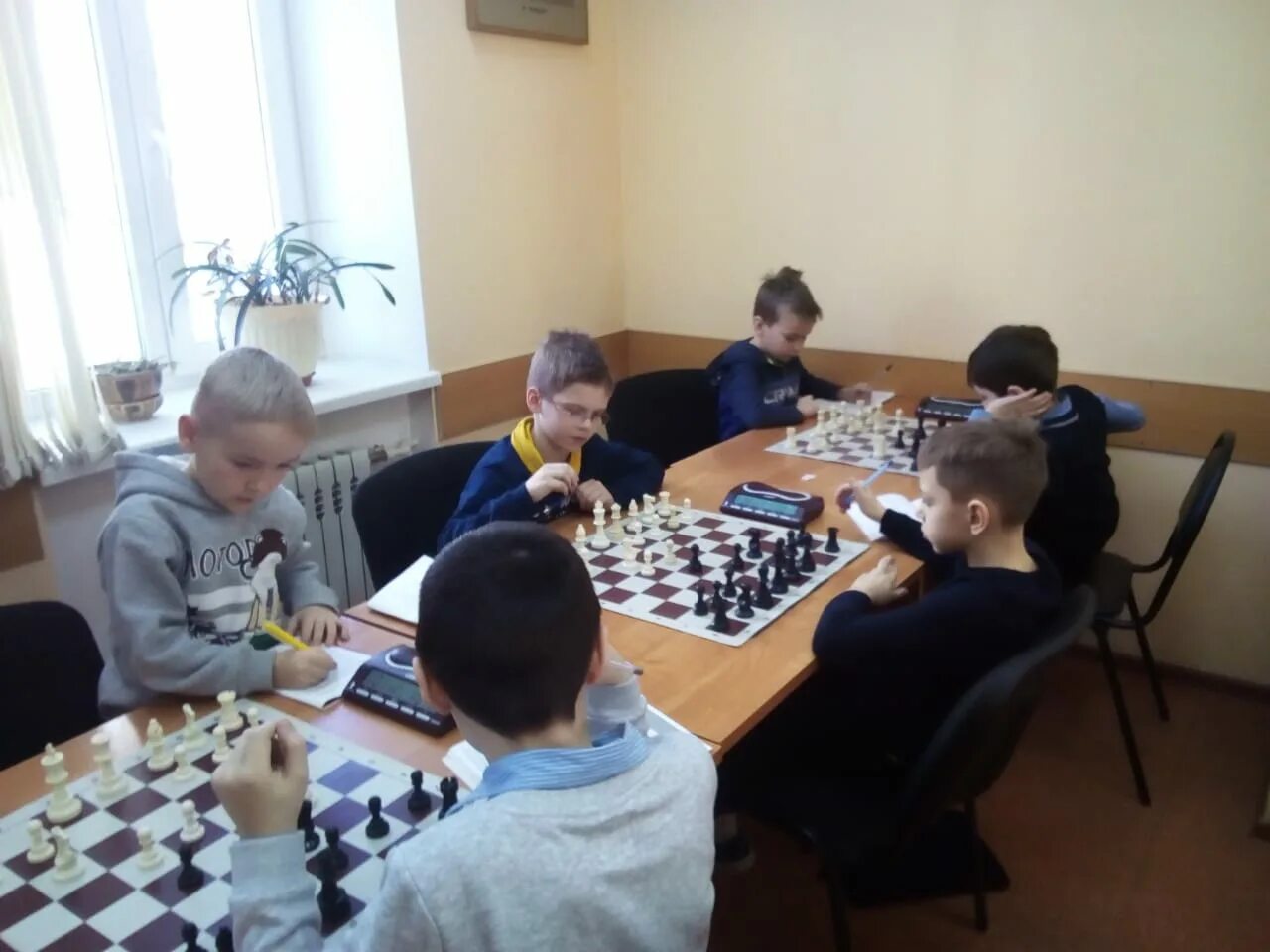 детский шахматный клуб. соревнования по шахматам в медведево среди детей. шахматы чемпионат. чемпион города хабаровска по шахматам 2023 года.