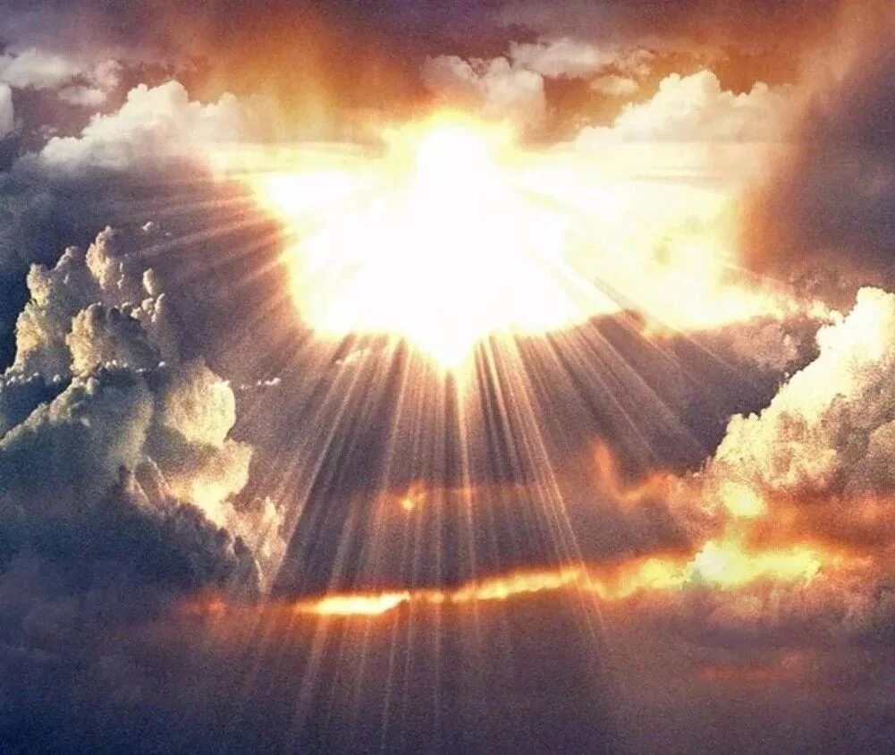 Любовь всевышний. Господь в небе. Божий свет. Божественный свет. Небесные ангелы.