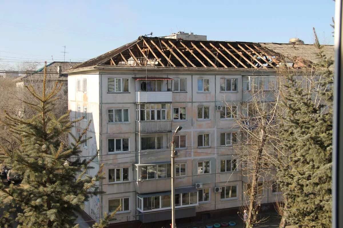 Дома исключенные из программы. Трёхэтажка. Старые двухэтажные дома жёлтые. С. Дома исключенные из программы.