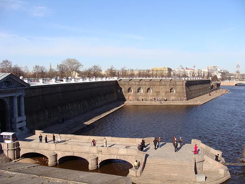 Комендантская крепость. Комендантская Пристань Петропавловской. Комендантский причал Петропавловской крепости. Невские ворота и Комендантский причал. Комендантская ( Невская ) Пристань Петропавловской крепости.