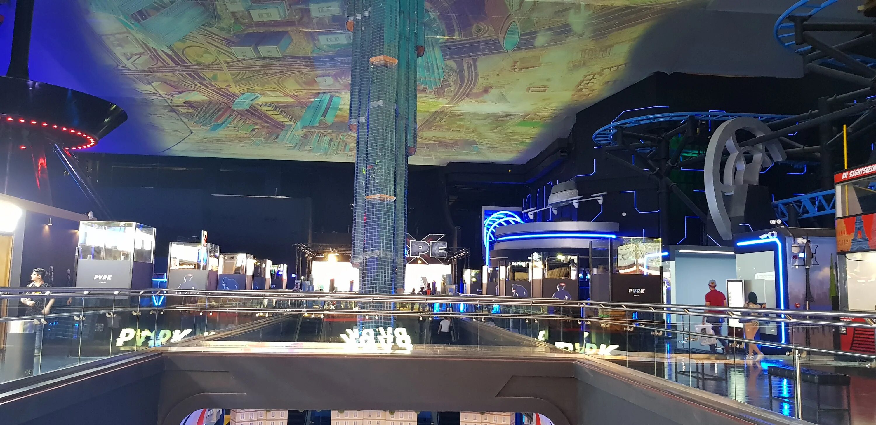 Cityland mall dubai. Дубай парк виртуальная реальность. Дубай молл внутри. Дубай парк виртуальная реальность. Dubai park information.
