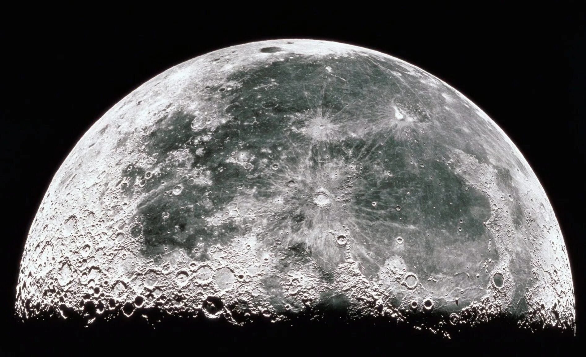 Луна царского. Фото Луны. Снимки Луны. Снимок Луны высокого разрешения. Поверхность Луны.