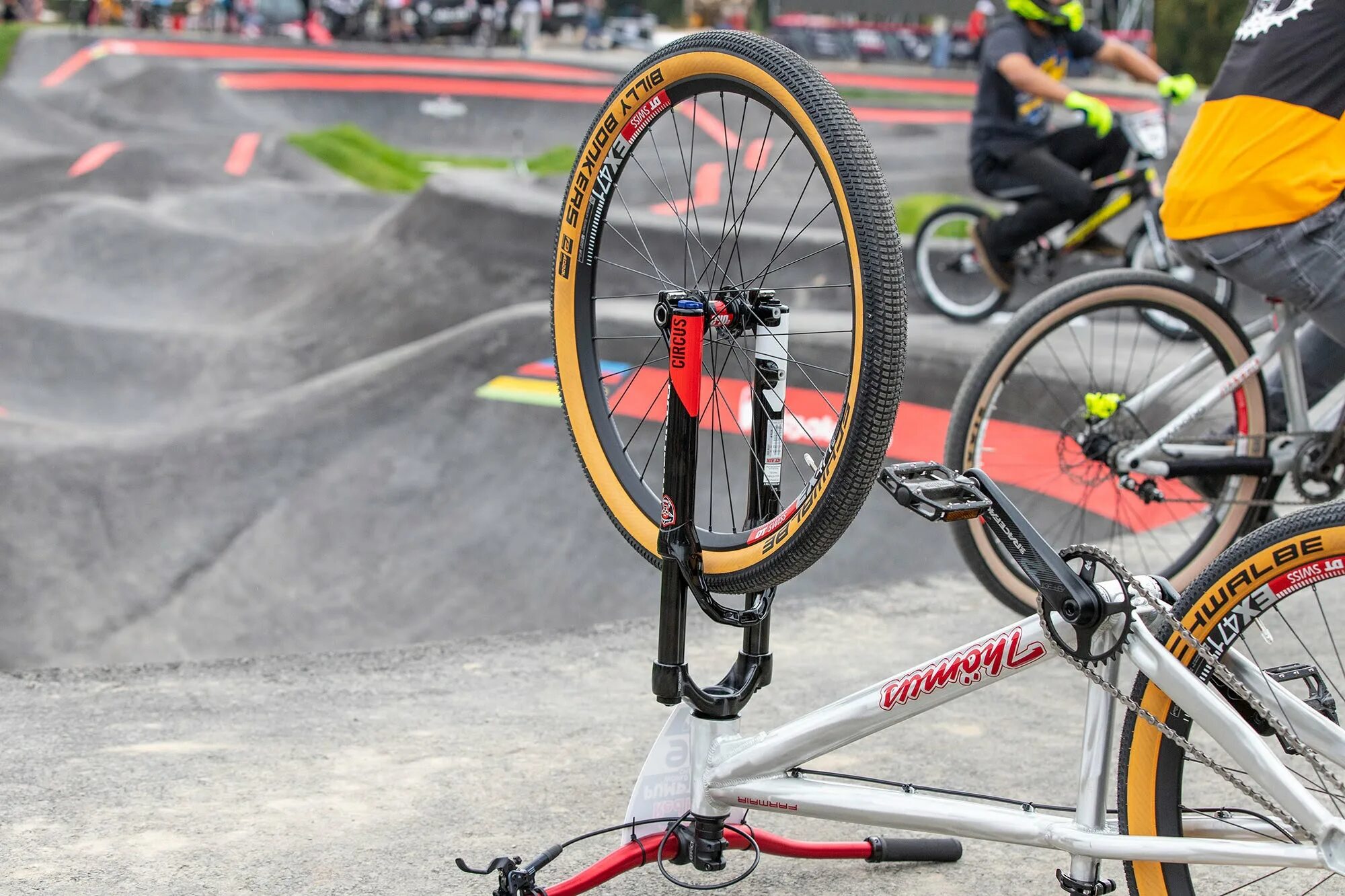 5. Schwalbe billy bonkers 26 x 2. Швальбе билли бонкерс 26. Schwalbe billy bonkers 26. Schwalbe billy bonkers.
