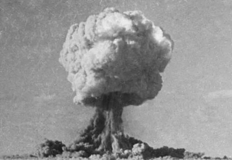Испытание первой атомной. Испытание атомной бомбы в СССР 1949. Взрыв атомной бомбы 29 августа 1949 года. Взрыв атомной бомбы в Семипалатинске в 1949. Ядерная бомба Семипалатинск.
