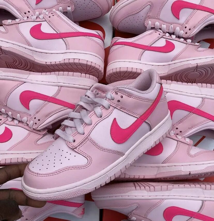 Nike dunk розовые. Nike Dunk Low Triple Pink. Nike Dunk Pink. Nike Triple Pink. Nike Air Dunk Pink.