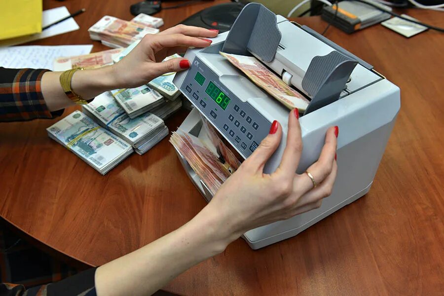Касса в банке. Касса это в бухгалтерии. Денежные операции. Наличные деньги. Кассовая проверка банком.