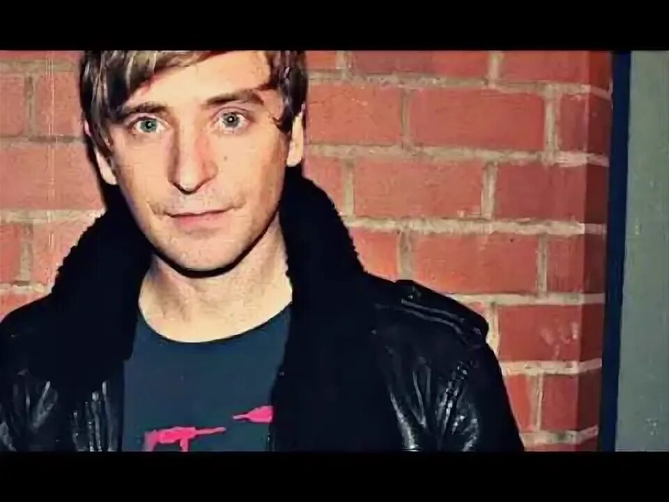 Dj fresh feat. Flashlight (metrik remix) dj fresh featuring ellie goulding игра. Лауд диджей. Dj fresh. Hot right now.