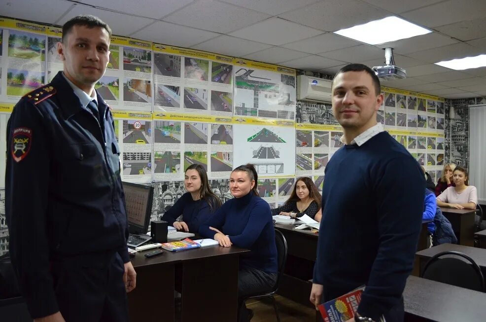 Гибдд павловский посад. Сотрудники ГАИ Павловский Посад. Начальник ГИБДД Павловский Посад. Автошкола Давыдова Павловский Посад. ОГИБДД Павловский Посад.