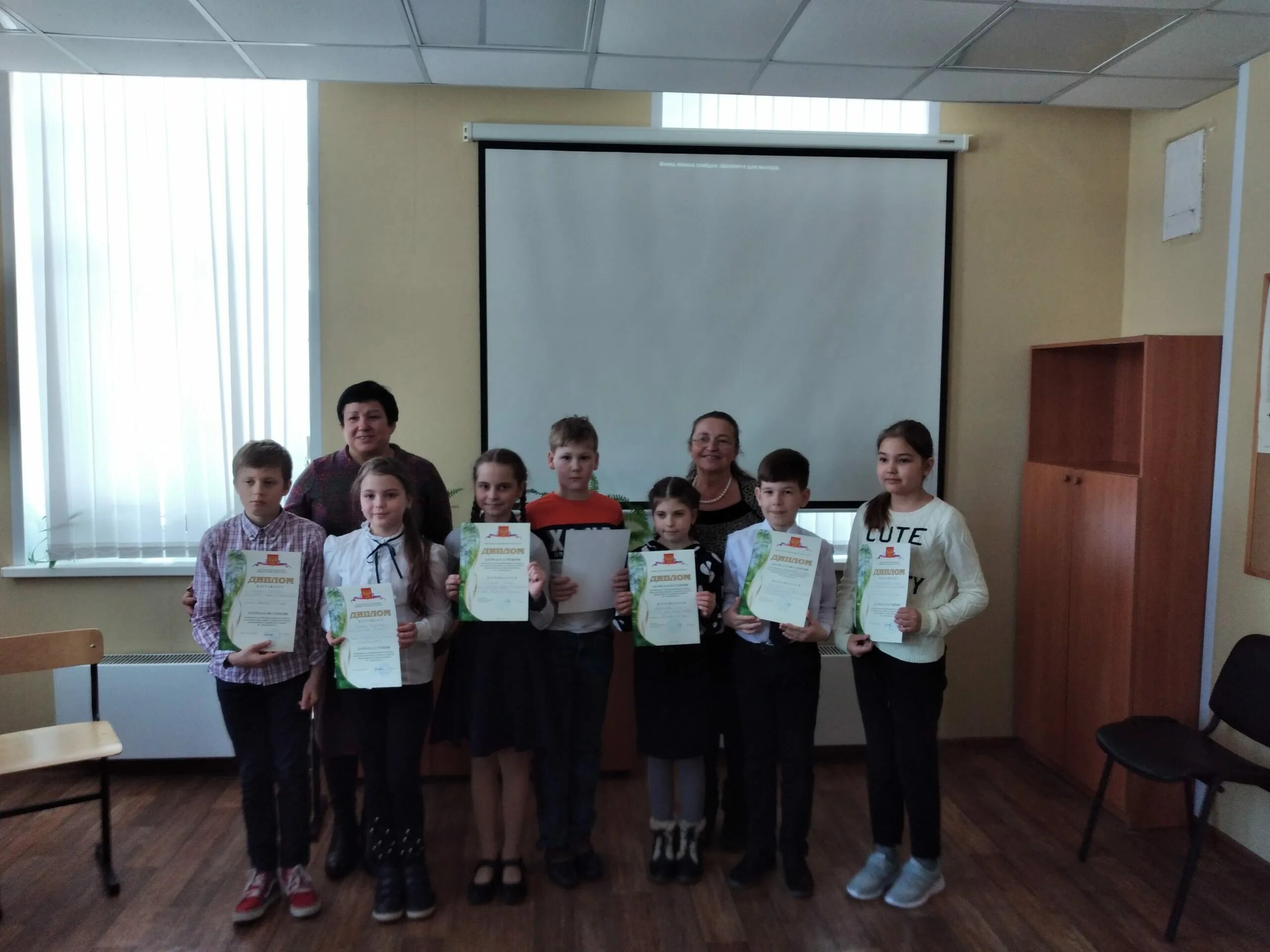 Классы школы мбоу сош 3. Кормиловская сош 1 официальный сайт. Школа номер 1 кормиловка. Школа 1. Кормиловская сош 1.