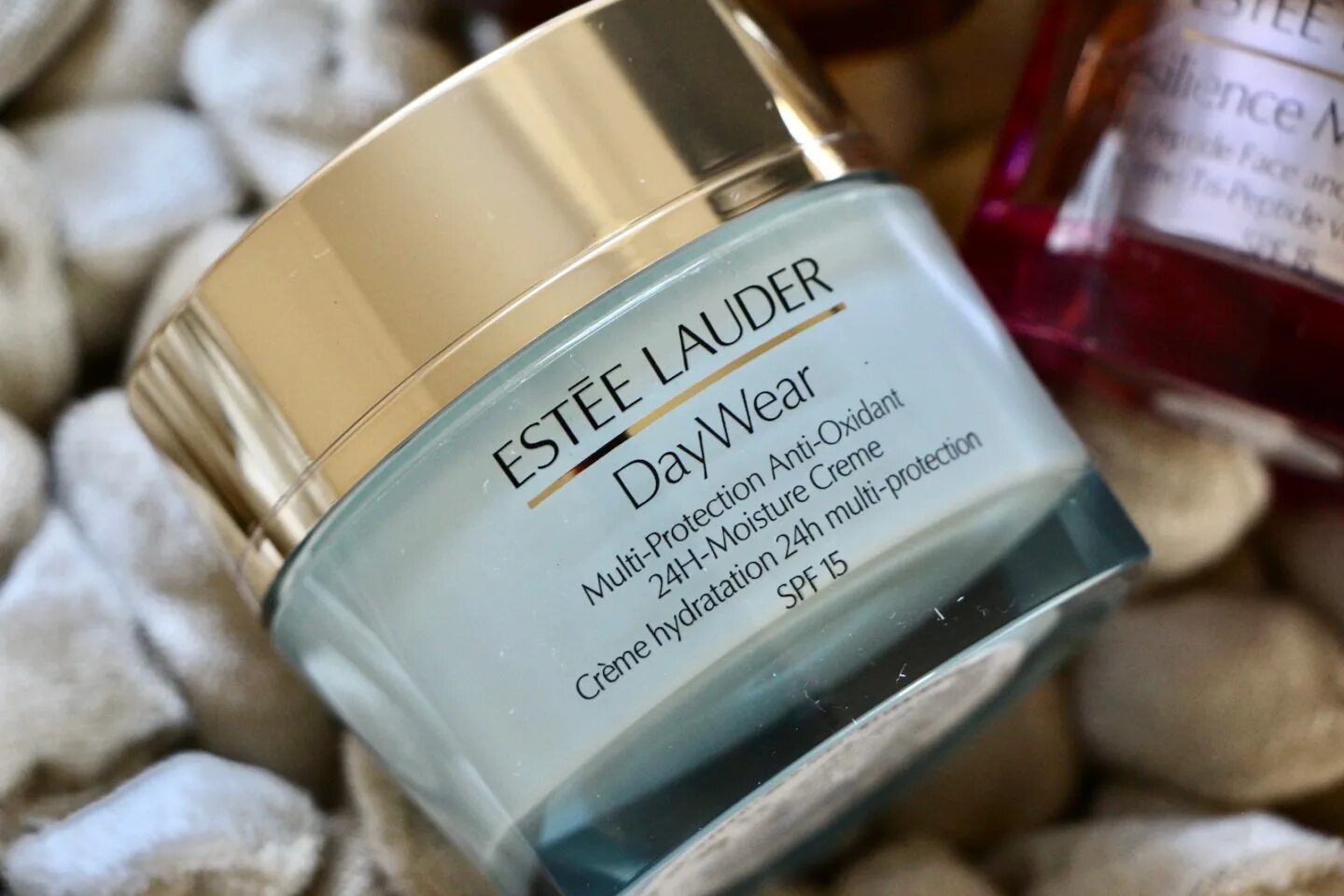 Крем estee купить. Estee Lauder Daywear SPF 15. Estée Lauder Daywear 24h-Moisture Creme. Estee Lauder Daywear Multi-Protection Anti-oxidant 24h-Moisture Creme SPF 15. Estee Lauder крем для лица Daywear.