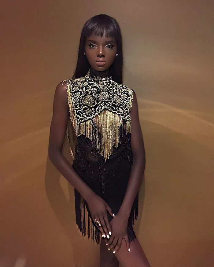 Даки Тодд. Модель даки тот (Duckie thot) из Южного Судана hot. Duckie thot модель. Модель Ньядак тот из Южного Судана. Чернокожие красавицы