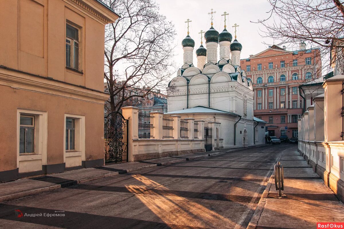 Черниговский переулок тула. Церковь Михаила и фёдора черниговских Москва. Черниговский переулок в Москве Церковь Михаила и Федора. Храм в Черниговском переулке в Москве. Церковь Михаила Черниговского в Москве.