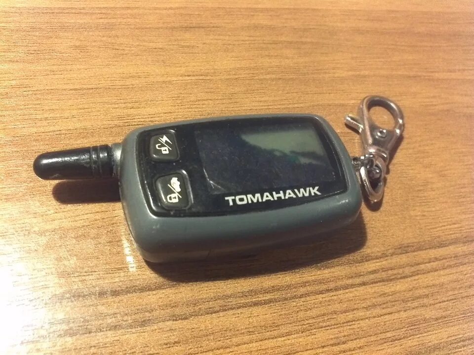 Модели сигнализации томагавк. Брелок Tomahawk TW-9100. Tomahawk TW 7100. Брелок Tomahawk TW 7100. Tomahawk сигнализация 2000 года.