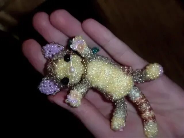 Кольцо из бисера кот. Маленькая игрушка из бисера. котенок из бисера. котик из бисера объемный. объемные фигурки из бисера котик.