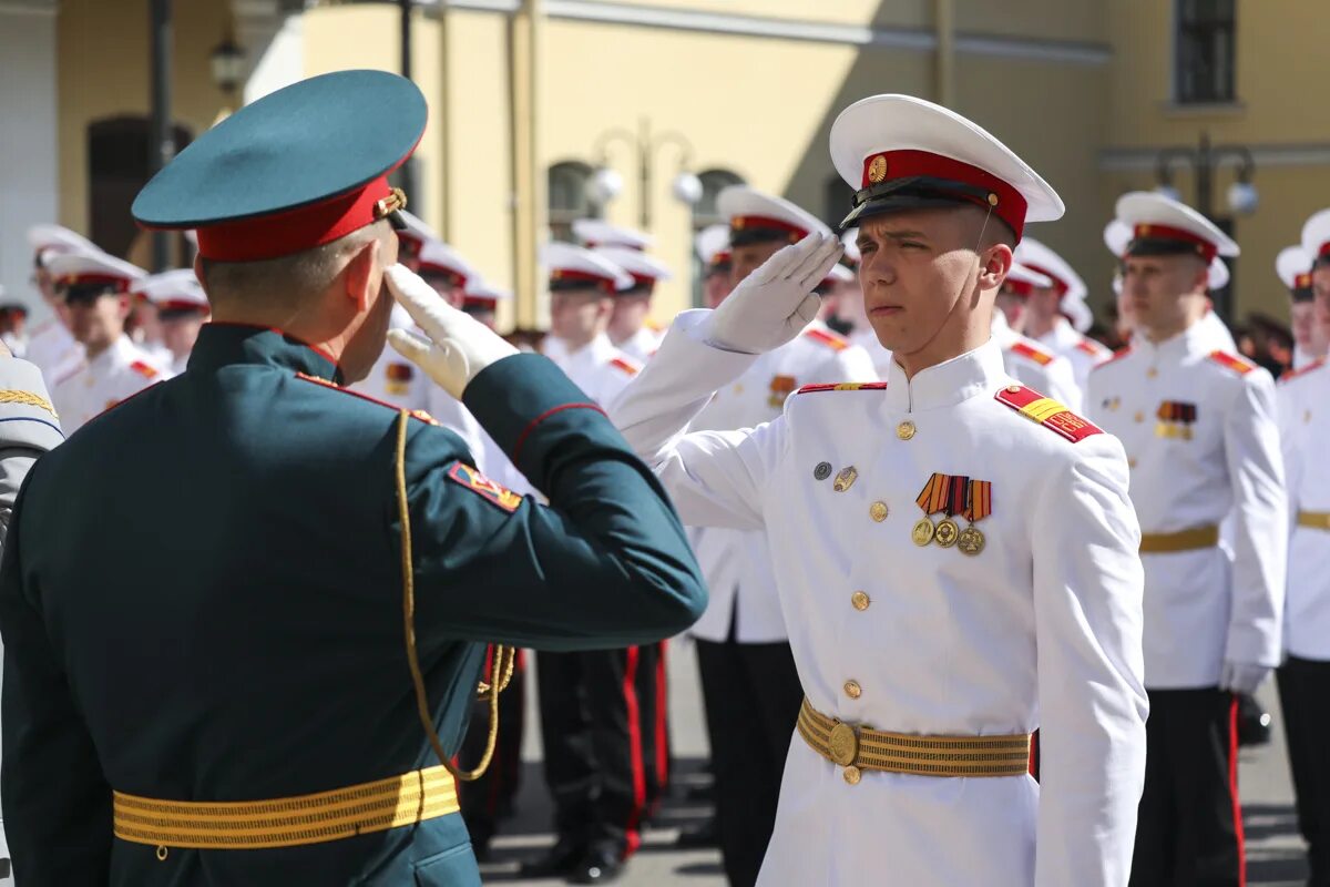 Военные воспитанники суворовского училища. Санкт-Петербургское Суворовское военное училище. Суворовец. Выпускники Суворовского училища. Выпуск в Вольском военном училище в 2021.