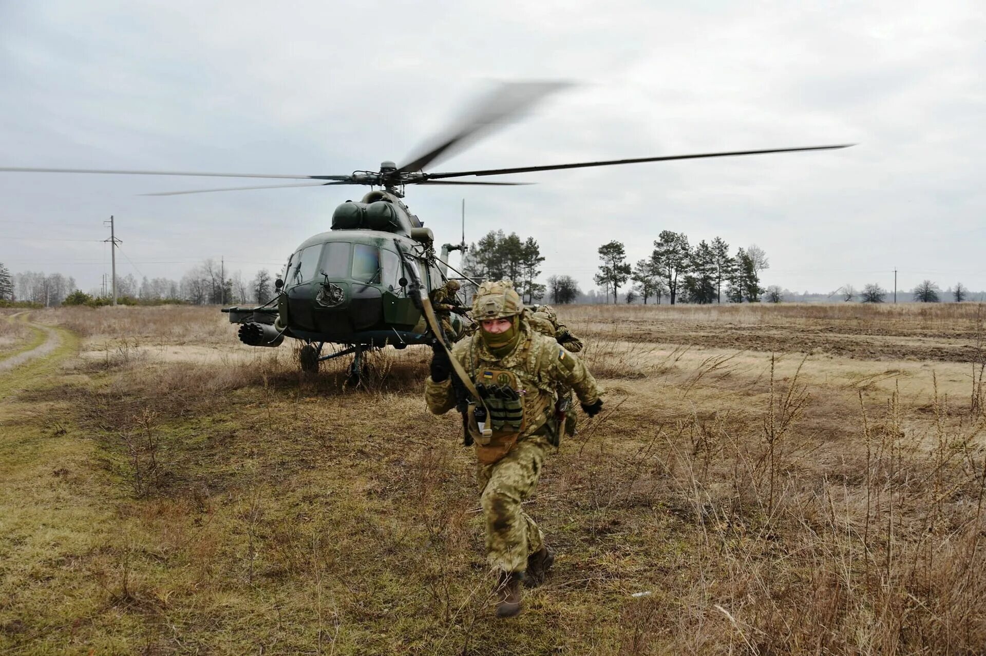 Какой конфликт в украине. Военные учения Украина. Вертолеты Украины. Вертолеты ВСУ.