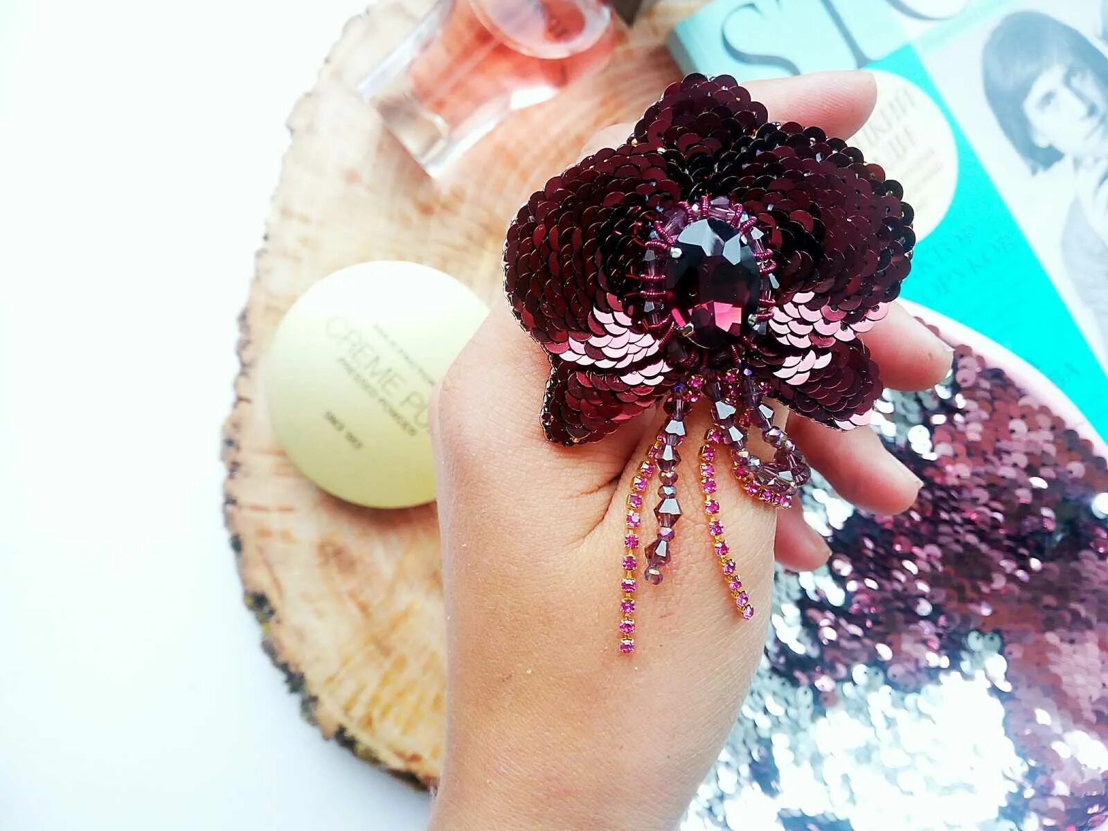 Шикарная брошь. Брошь ручной работы мастер класс. Ювелирная аметистовая брошь жук. Оригинальные броши. Брошь из бисера.