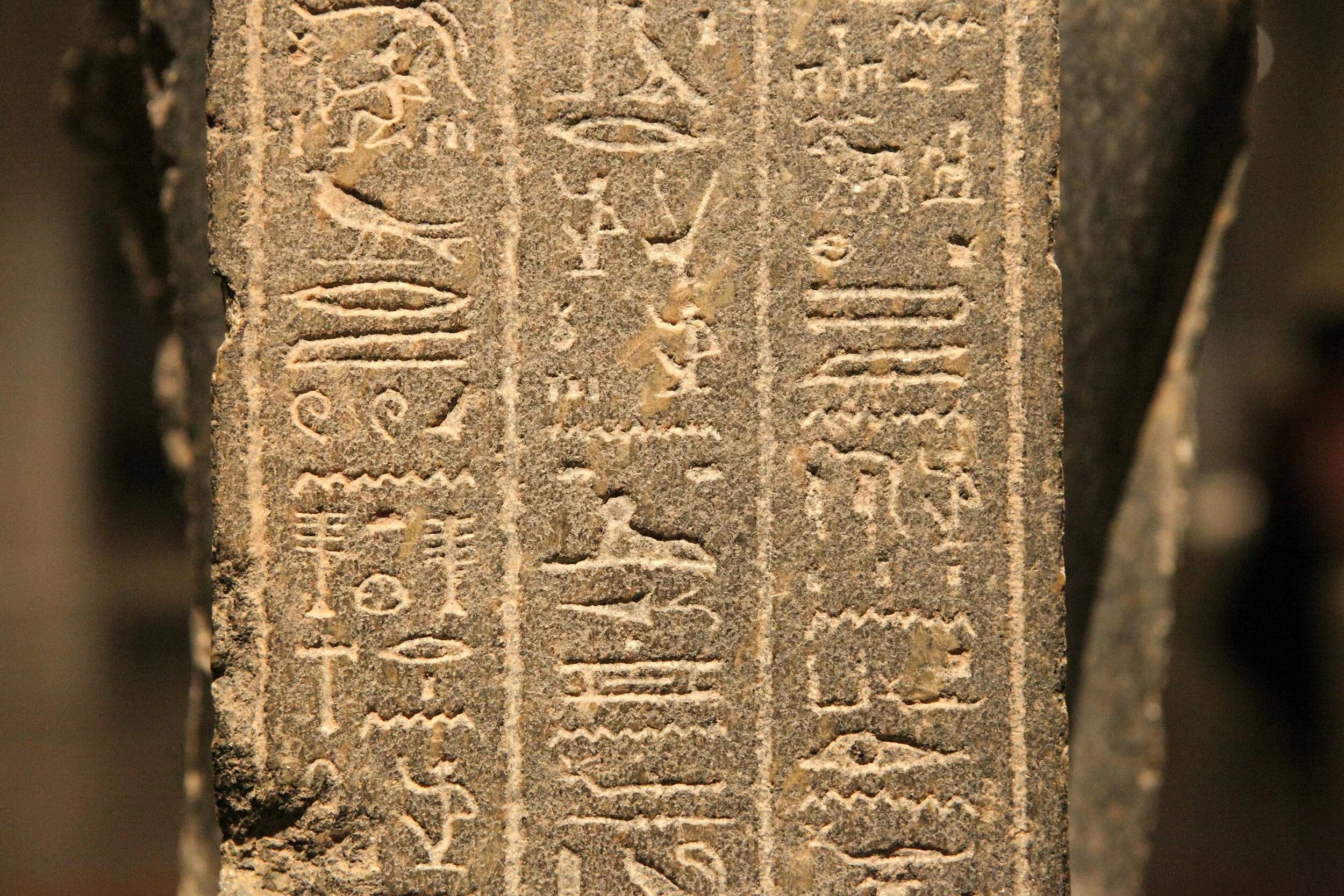 Ancient writing. Иероглифы Египта. Тохарская письменность. Камень с иероглифами Египет. Хорезмийская письменность.