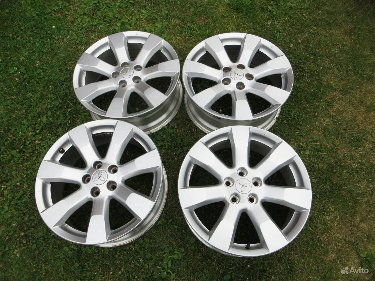 Диски mitsubishi outlander r17. Оригинальные диски митсубиси аутлендер. Диски mitsubishi outlander r16. Оригинальные диски митсубиси аутлендер. Оригинальные диски митсубиси аутлендер.