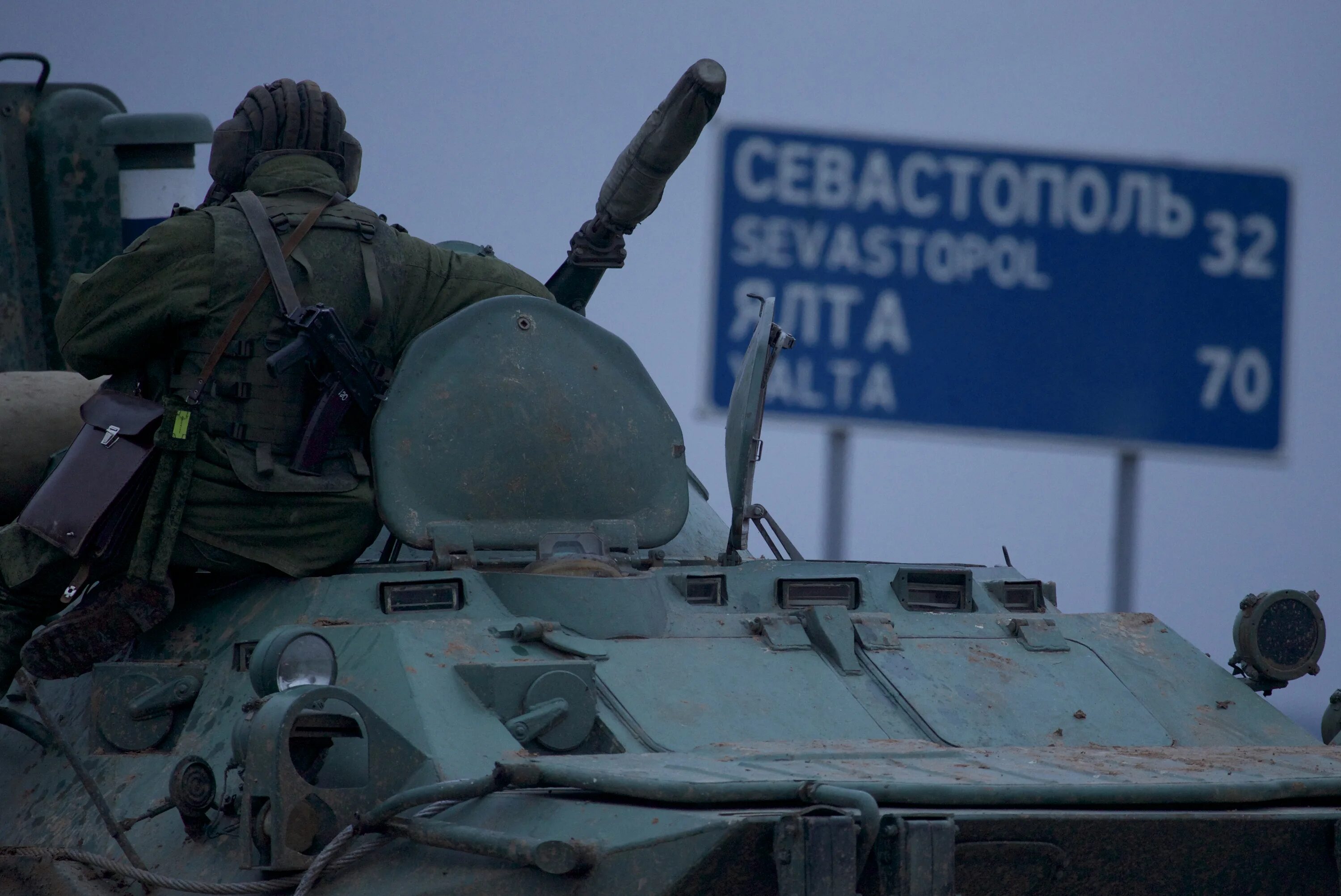 Солдаты в крыму 2014. Русские войска. Российские войска в крыму 2014. Русские войска. Российские войска в крыму.
