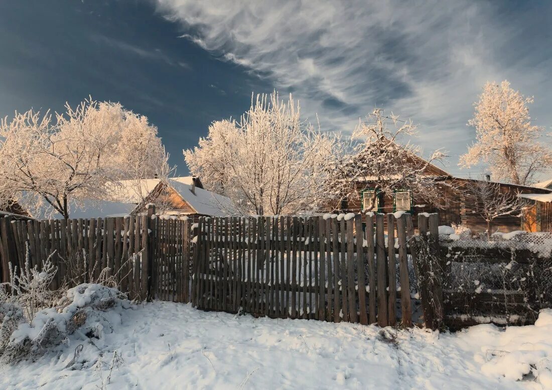 зима в деревне. зима в деревне. деревня зимой. улица в деревне зимой. великий устюг сосновый бор.