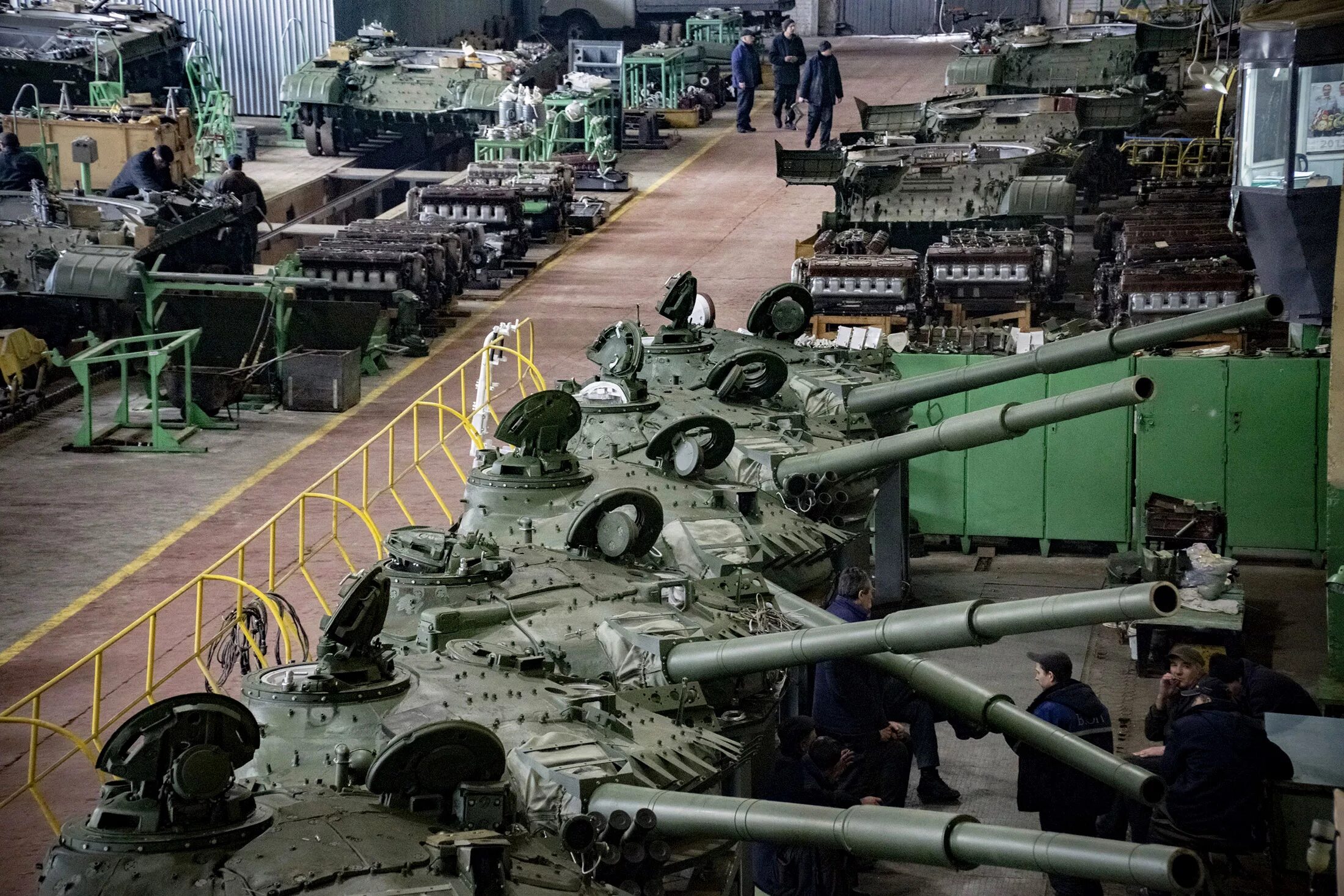 Где строили танки. Львовский танкоремонтный завод. Т-55 Львовский бронетанковый завод. Заводе танки т 72. Т-72 УВЗ.