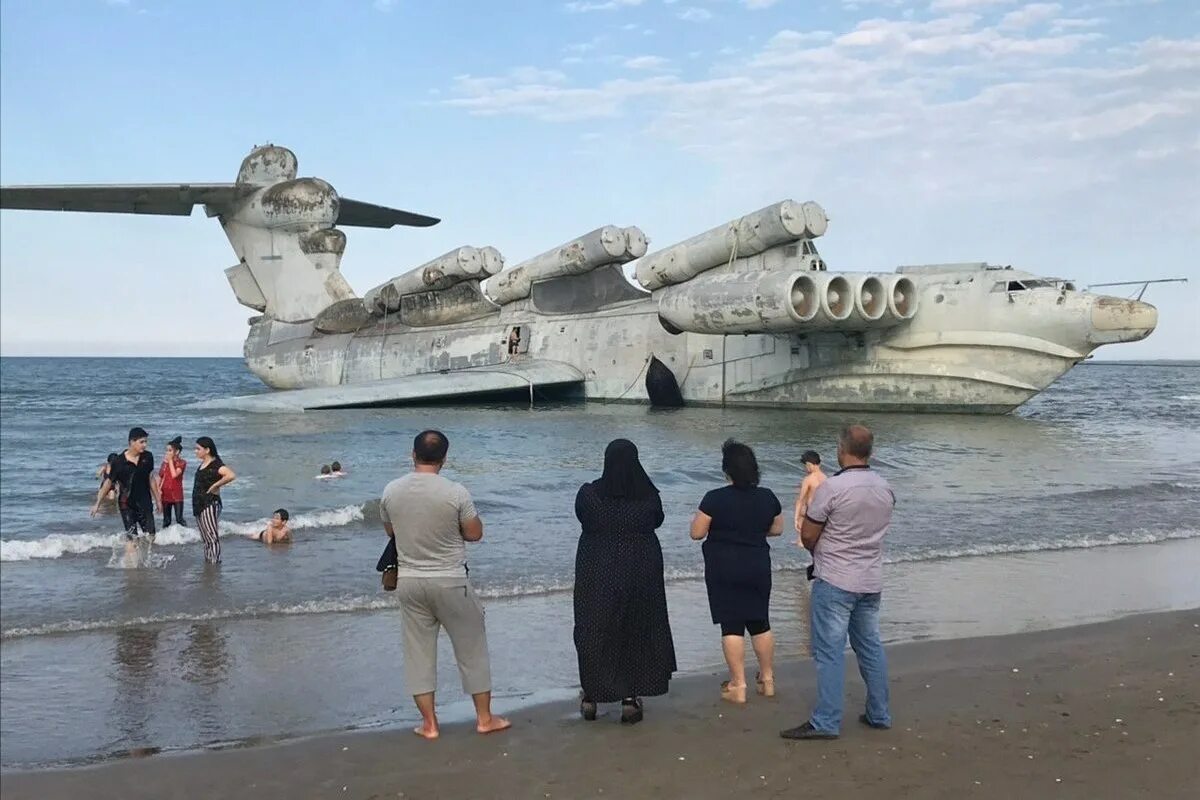 Где сейчас находится корабль. Экраноплан Лунь Дербент. Каспийский монстр экраноплан Лунь. Экраноплан Лунь Каспийск. Экраноплан Лунь в Дагестане.