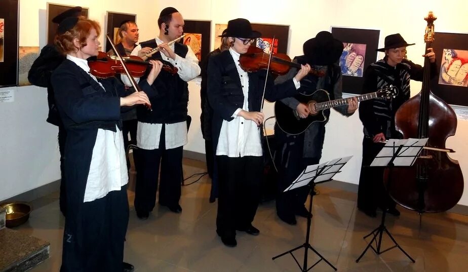 Еврейский Клезмер. Албул.еврейский оркестр. Еврейский фольклор. Еврей музыкант. Еврейская скрипка